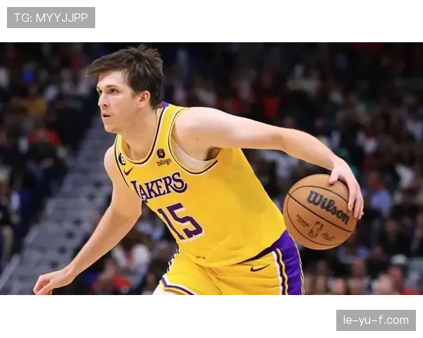 里夫斯引领湖人新风尚：球队未来领袖初现锋芒