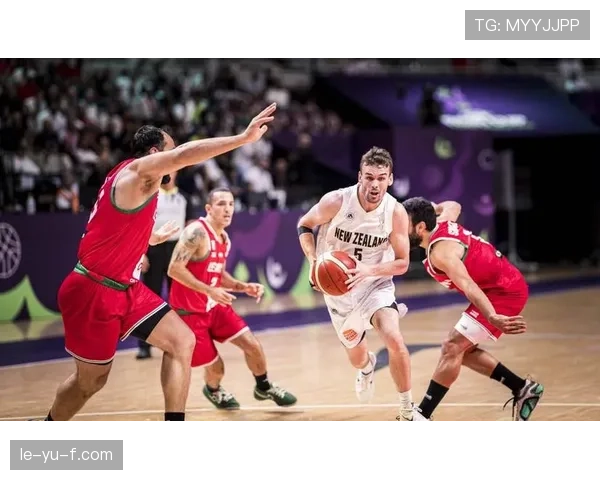 特纳上演篮板狂潮，统治禁区助球队锁定胜局