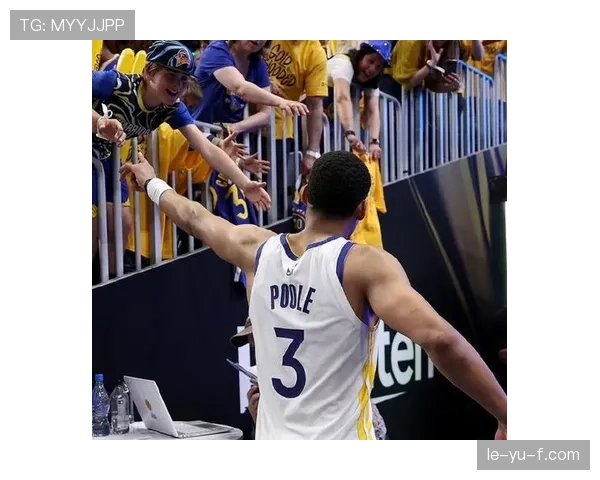 乔丹·普尔突破拉开空间助勇士关键时刻得分爆发