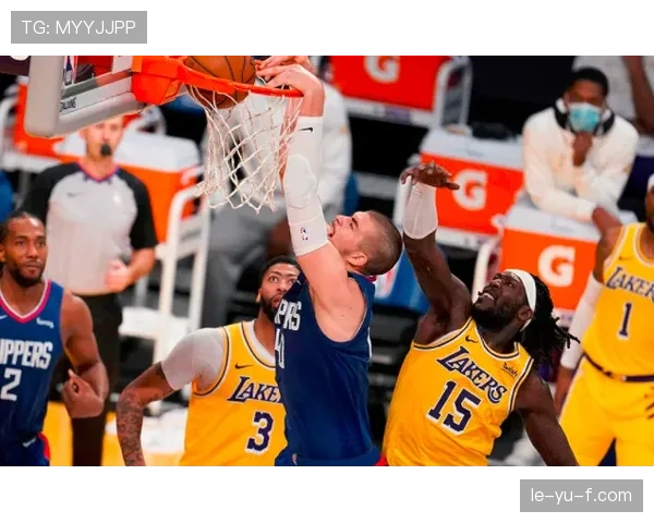 乔尔·恩比德的狗有独立卧室，我还在为房租算分期